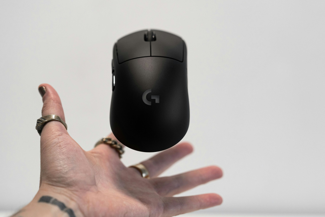 Comparatif des souris professionnelles ergonomiques et verticales