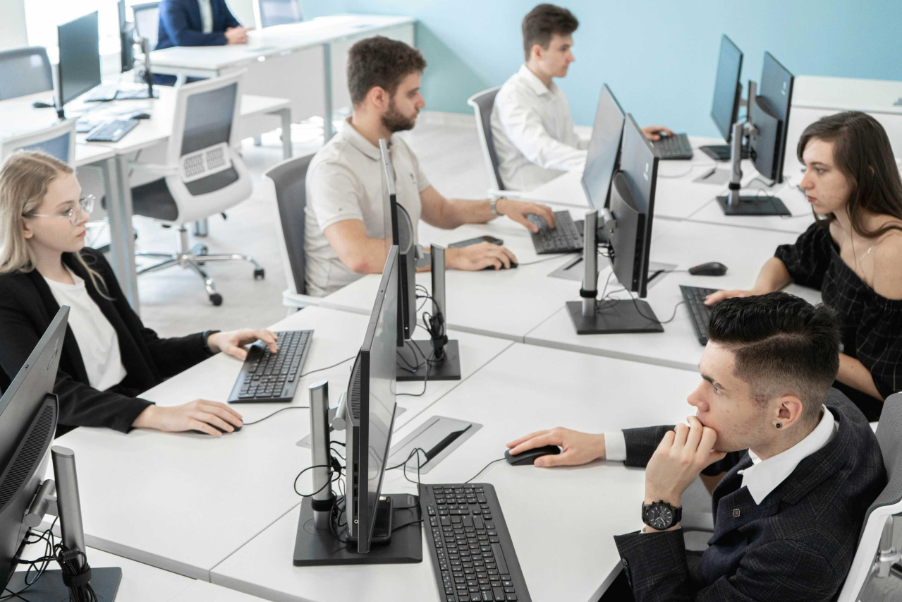 Informatique dans le service public : entre contraintes et modernisation des usagess | SCIPLINE